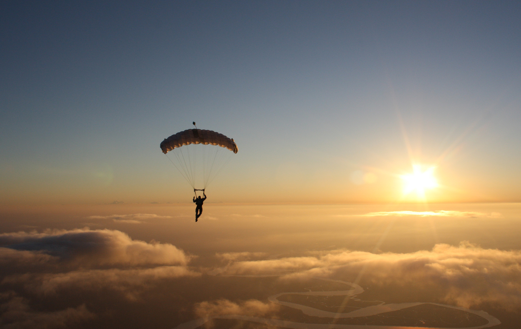 Paracaidista puesta de sol