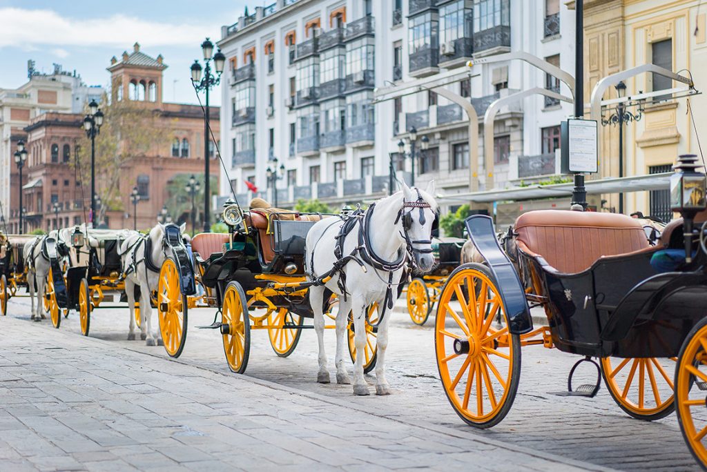 Vive la Magia de Sevilla: ¡La Feria de Abril a todo lujo!