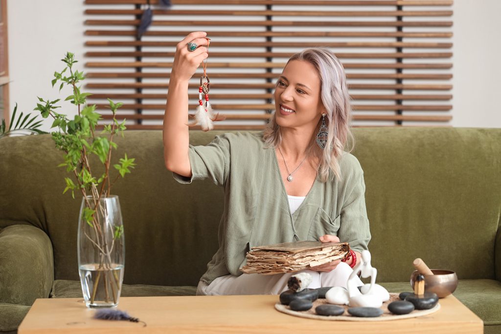 Cómo Hacer un Amuleto de la Suerte Casero: 7 Ideas Fáciles y Poderosas