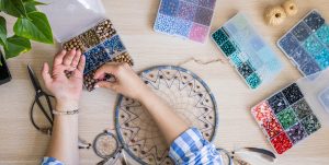 Cómo Hacer un Amuleto de la Suerte Casero: 7 Ideas Fáciles y Poderosas