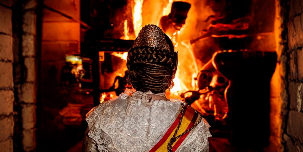 Vive las Fallas de Valencia: ¡Una mascletà de lujo y premios!