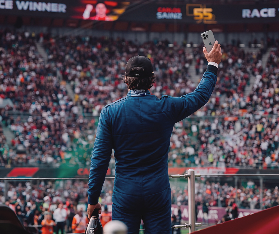 Hombre en un circuito de Fórmula 1 durante la F1 Madrid 2026