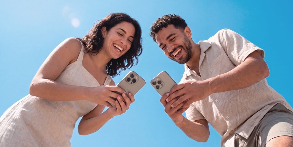 Pareja celebrando tras ganar El Millón sin acertar Euromillones