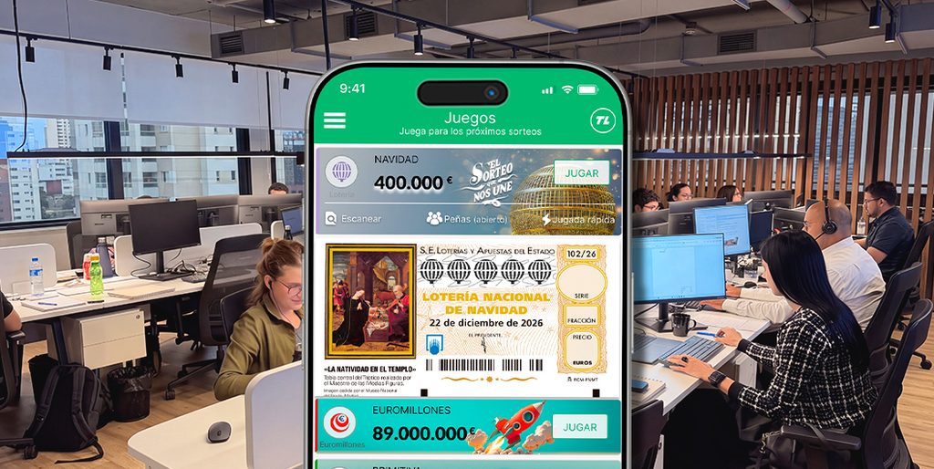 Móvil con la app de TuLotero en una oficina para organizar la lotería de empresa 2026.